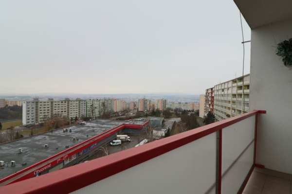 Na prenájom 3-izbový byt s loggiou a výhľadom - Buzulucká ul.